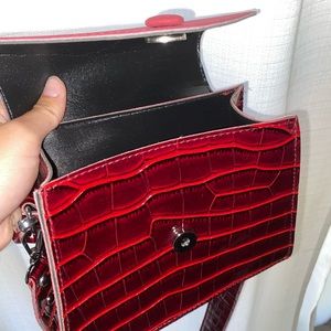 Gorgeous Red Rose Skinned Tote